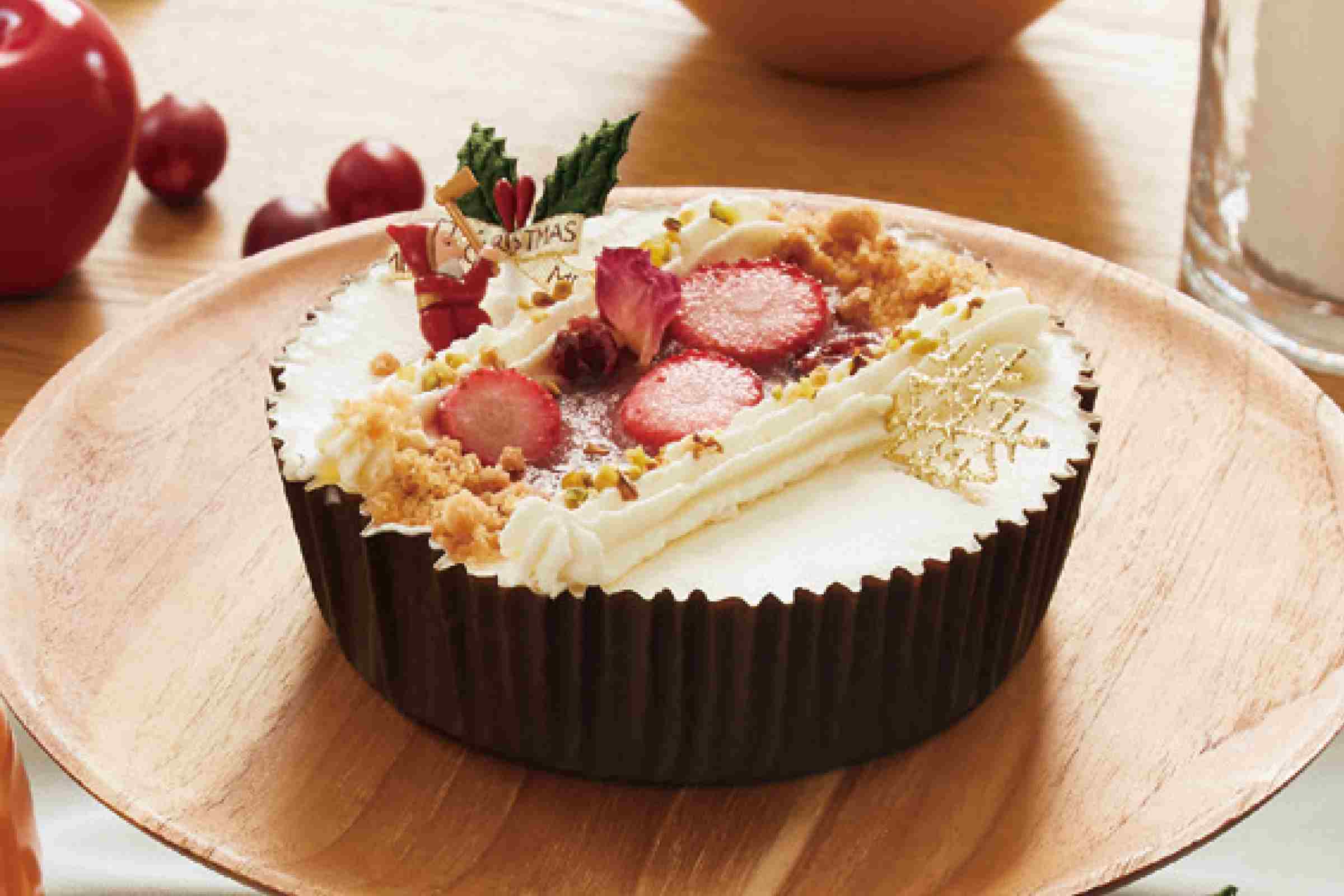 苺のホワイトクリスマスチーズケーキ