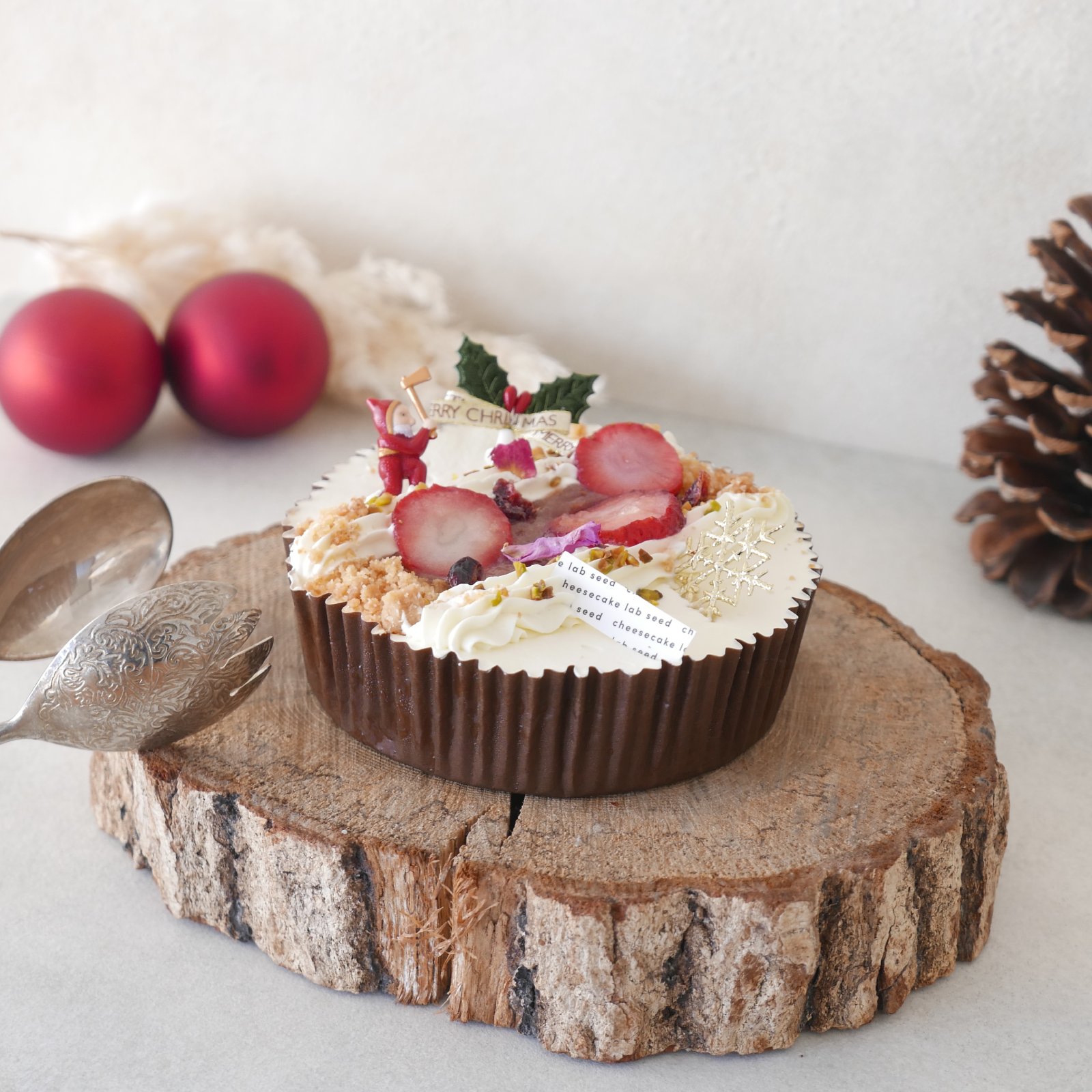 エシカル苺のホワイトクリスマスチーズケーキ
